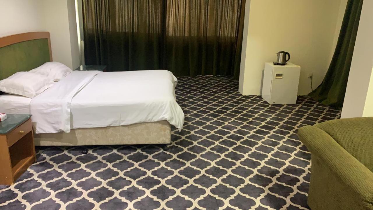 Al Aziziyah Hotel And Suites 카미스무샤야트 외부 사진