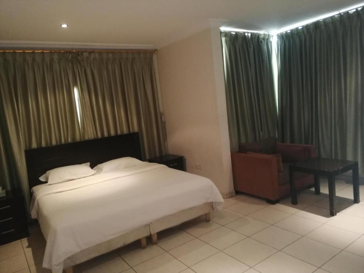 Al Aziziyah Hotel And Suites 카미스무샤야트 외부 사진